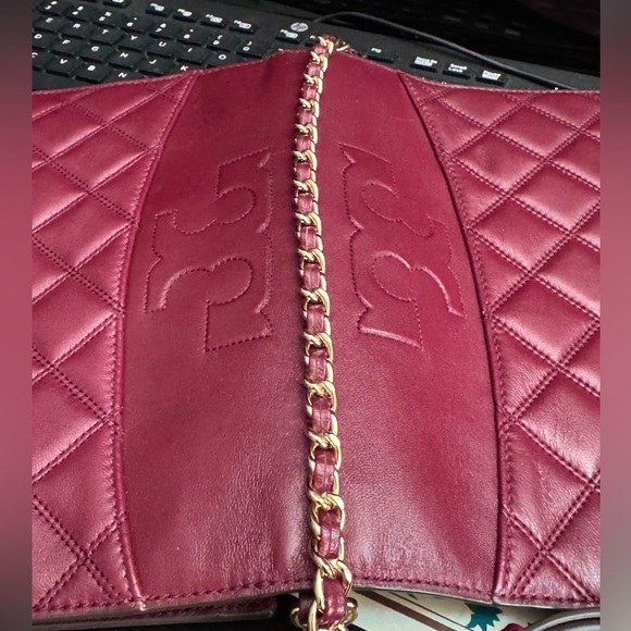 Tory bunch Elegant Burgundy Quilted Chain Bag - Picture 9 of 17